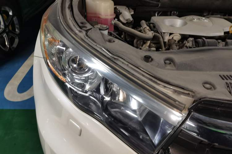 Used Toyota Highlander 2017 2.0T Four-Wheel Drive Ultimate Edition 7 Seats Engine Bay Right