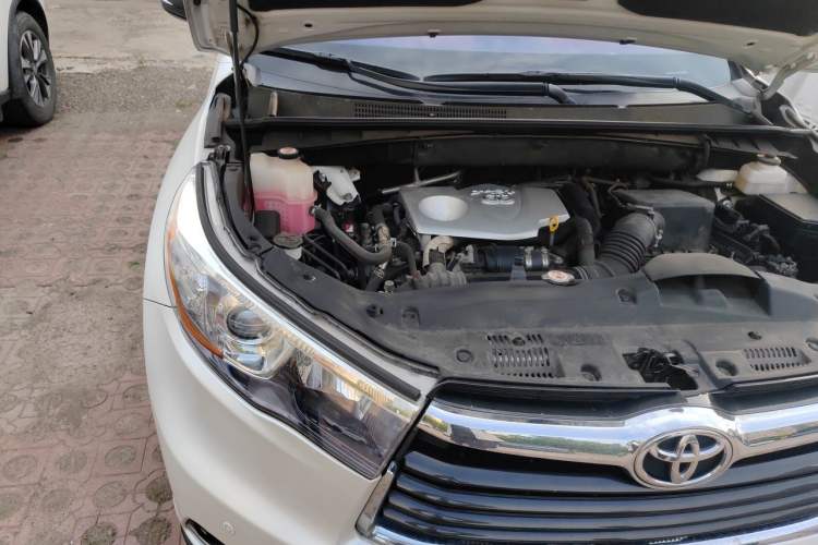 Used Toyota Highlander 2017 2.0T Four-Wheel Drive Luxury Edition 7 Seats Engine Bay Right
