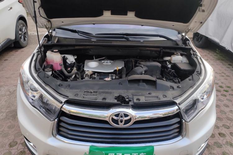 Used Toyota Highlander 2017 2.0T Four-Wheel Drive Luxury Edition 7 Seats Engine Bay