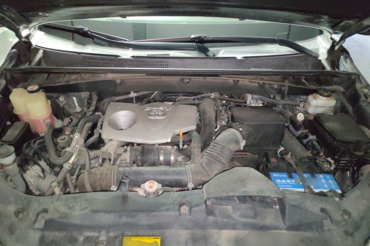 Used Toyota Highlander 2017 2.0T Two-Wheel Drive Elite Version 7 Seats Engine Bay