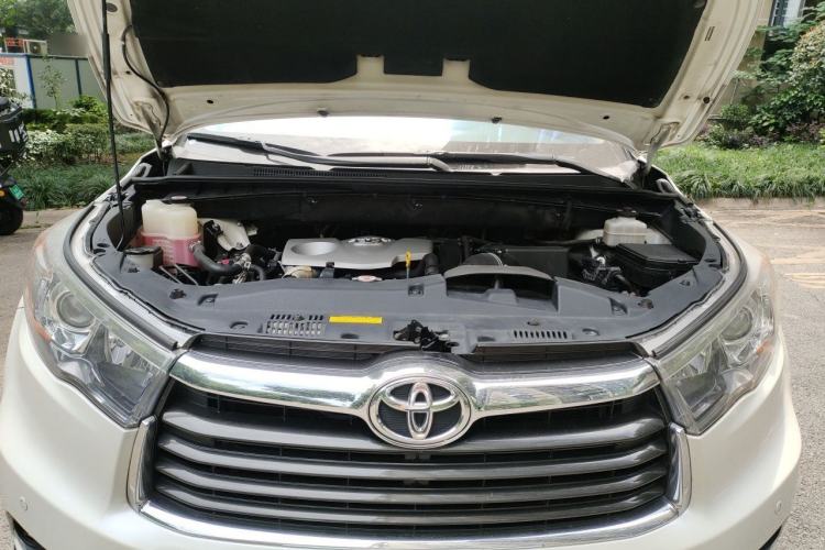 Used Toyota Highlander 2017 2.0T Four-Wheel Drive Luxury Edition 7 Seats Engine Bay