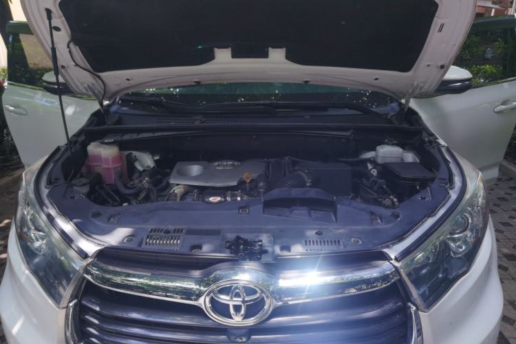 Used Toyota Highlander 2017 2.0T Two-Wheel Drive Luxury Edition 7 Seats Engine Bay