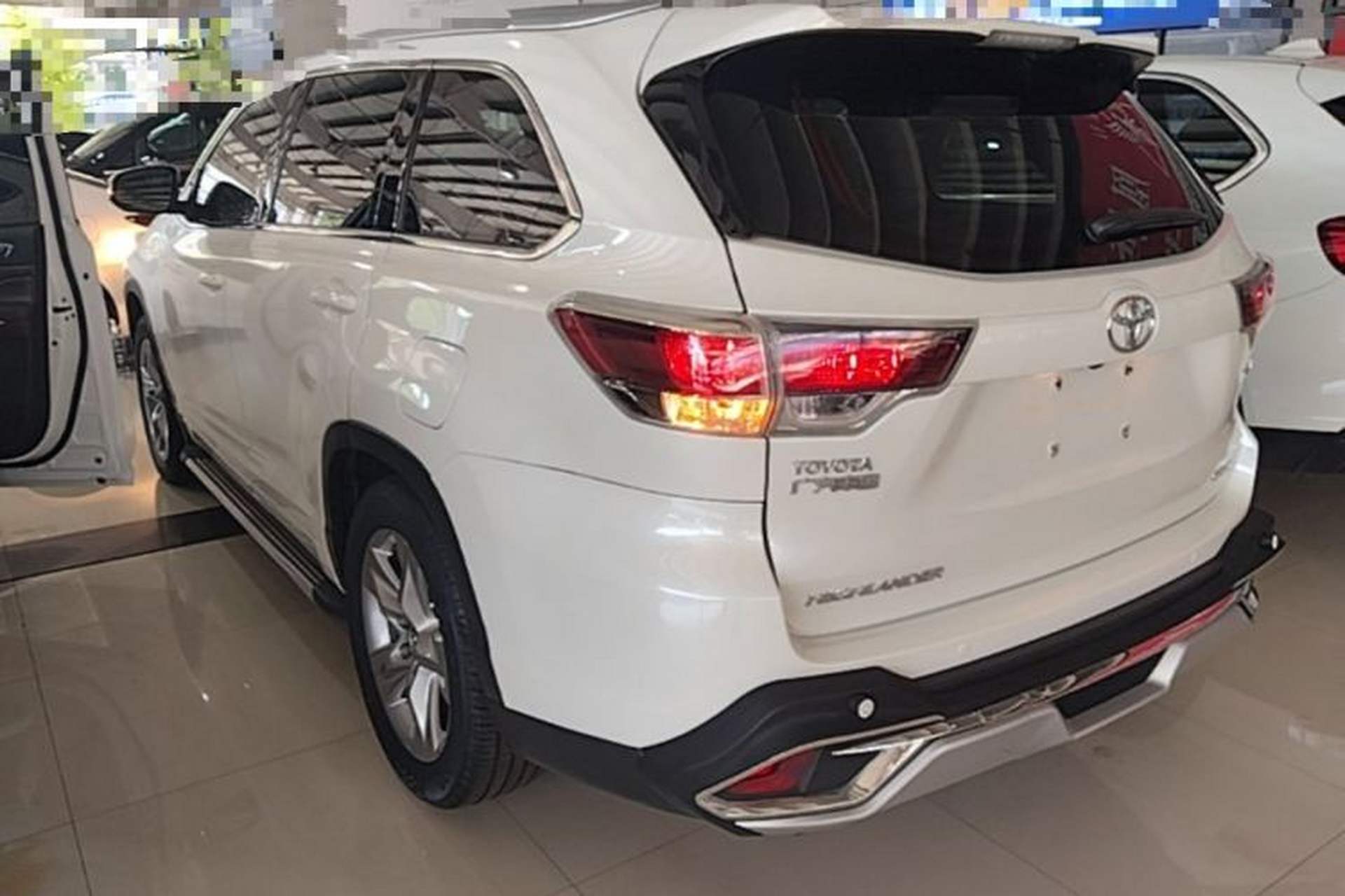 Used Toyota Highlander 2017 2.0T Two-Wheel Drive Luxury Edition 7 Seats Exterior 2