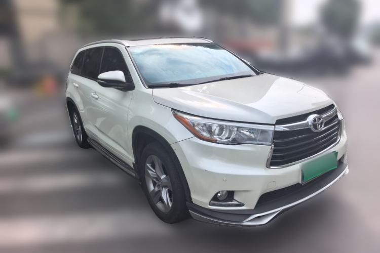 Used Toyota Highlander 2017 2.0T Two-Wheel Drive Luxury Edition 7 Seats Front Right 45 Deg
