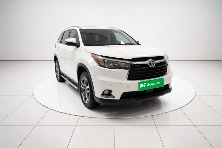 Used Toyota Highlander 2017 2.0T Two-Wheel Drive Luxury Edition 7 Seats Front Right 45 Deg