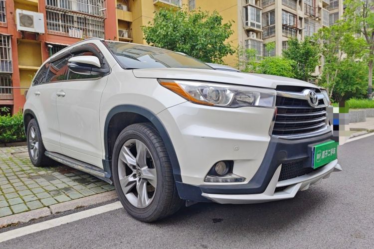 Used Toyota Highlander 2017 2.0T Four-Wheel Drive Luxury Edition 7 Seats Front Right 45 Deg