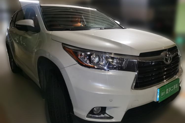 Used Toyota Highlander 2017 2.0T Two-Wheel Drive Luxury Edition 7 Seats Front Right 45 Deg