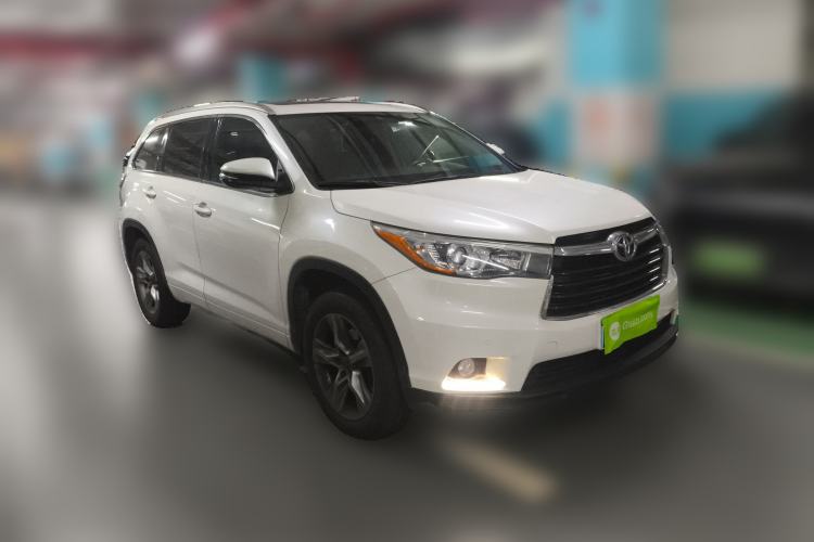 Used Toyota Highlander 2017 2.0T Two-Wheel Drive Luxury Edition 7 Seats Front Right 45 Deg