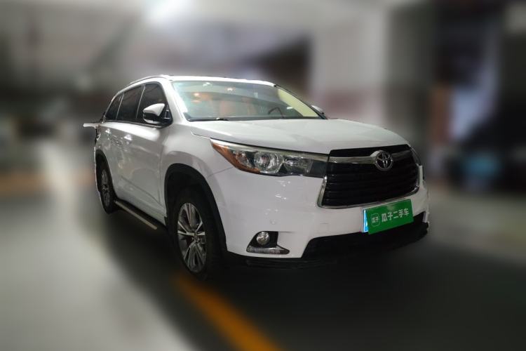 Used Toyota Highlander 2017 2.0T Two-Wheel Drive Elite Version 7 Seats Front Right 45 Deg