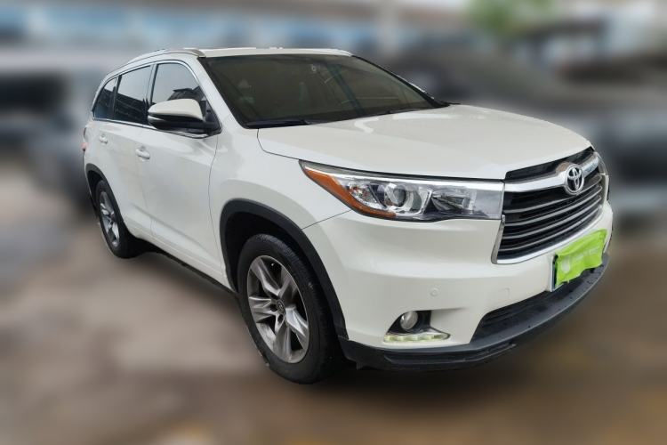 Used Toyota Highlander 2017 2.0T Two-Wheel Drive Luxury Edition 7 Seats Front Right 45 Deg