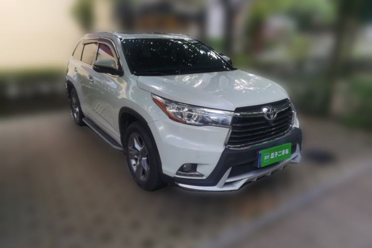 Used Toyota Highlander 2017 2.0T Two-Wheel Drive Luxury Edition 7 Seats Front Right 45 Deg
