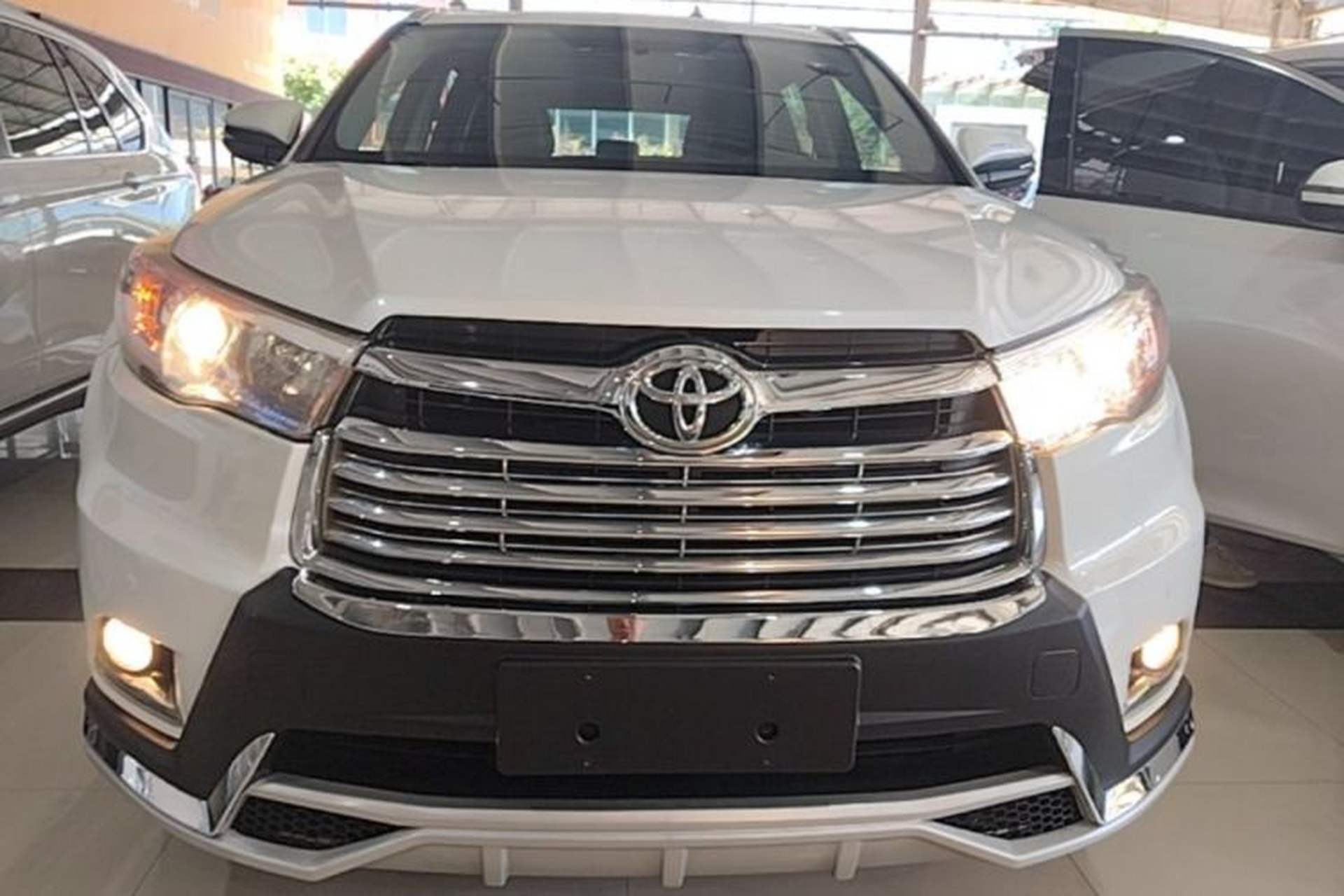 Used Toyota Highlander 2017 2.0T Two-Wheel Drive Luxury Edition 7 Seats Front