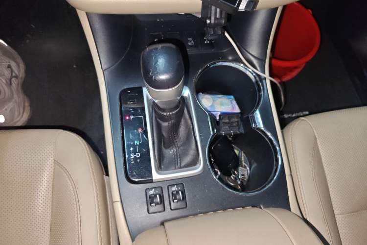 Used Toyota Highlander 2017 3.5L 4x4 Luxury Edition 7-seater Gear Lever