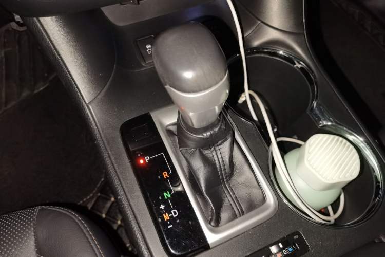 Used Toyota Highlander 2017 2.0T Four-Wheel Drive Ultimate Edition 7 Seats Gear Lever