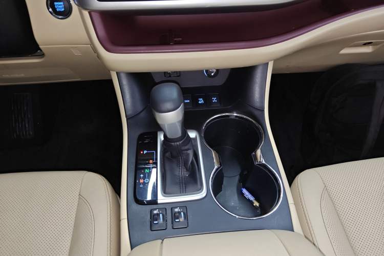 Used Toyota Highlander 2017 2.0T Four-Wheel Drive Luxury Edition 7 Seats Gear Lever