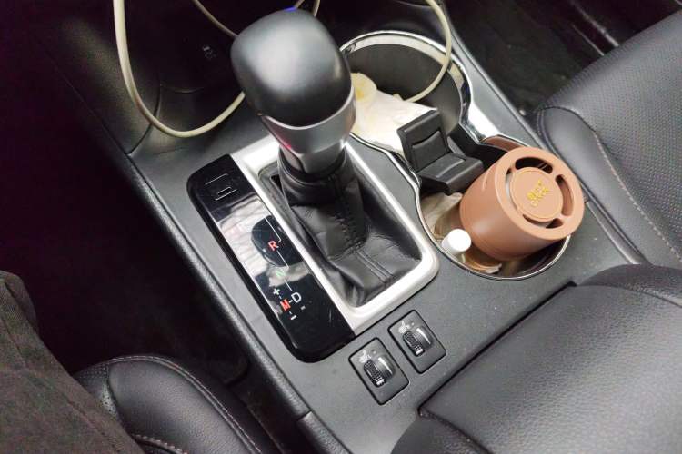 Used Toyota Highlander 2017 2.0T Four-Wheel Drive Luxury Edition 7 Seats Gear Lever