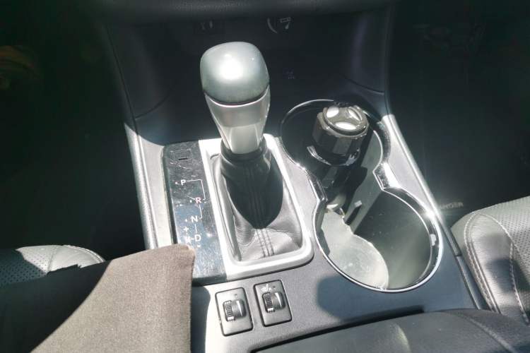 Used Toyota Highlander 2017 2.0T Four-Wheel Drive Luxury Edition 7 Seats Gear Lever