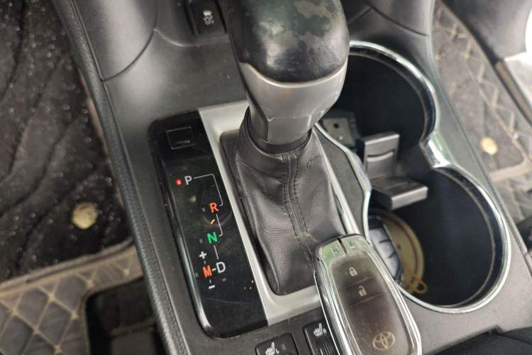 Used Toyota Highlander 2017 2.0T Four-Wheel Drive Luxury Edition 7 Seats Gear Lever