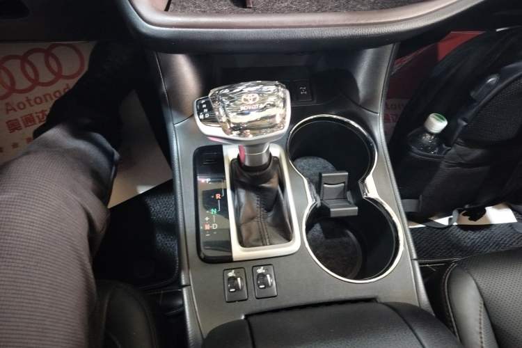 Used Toyota Highlander 2017 2.0T Four-Wheel Drive Luxury Edition 7 Seats Gear Lever