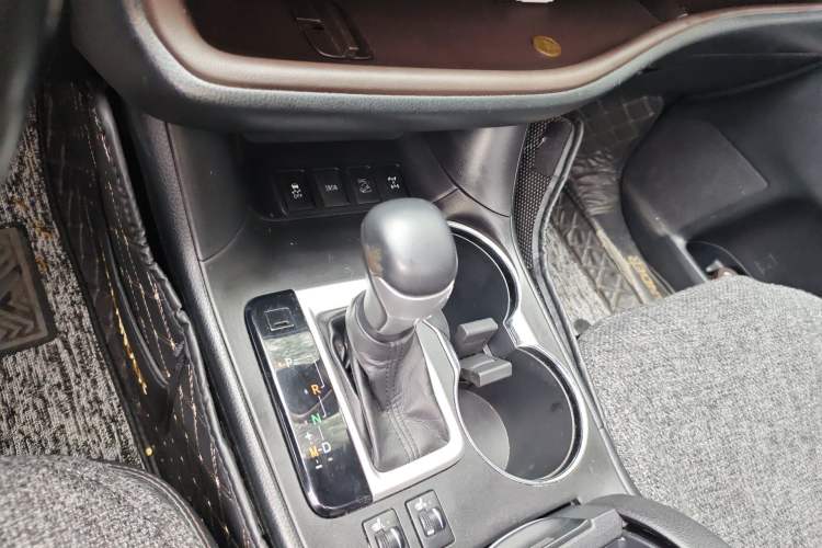 Used Toyota Highlander 2017 2.0T Four-Wheel Drive Luxury Edition 7 Seats
