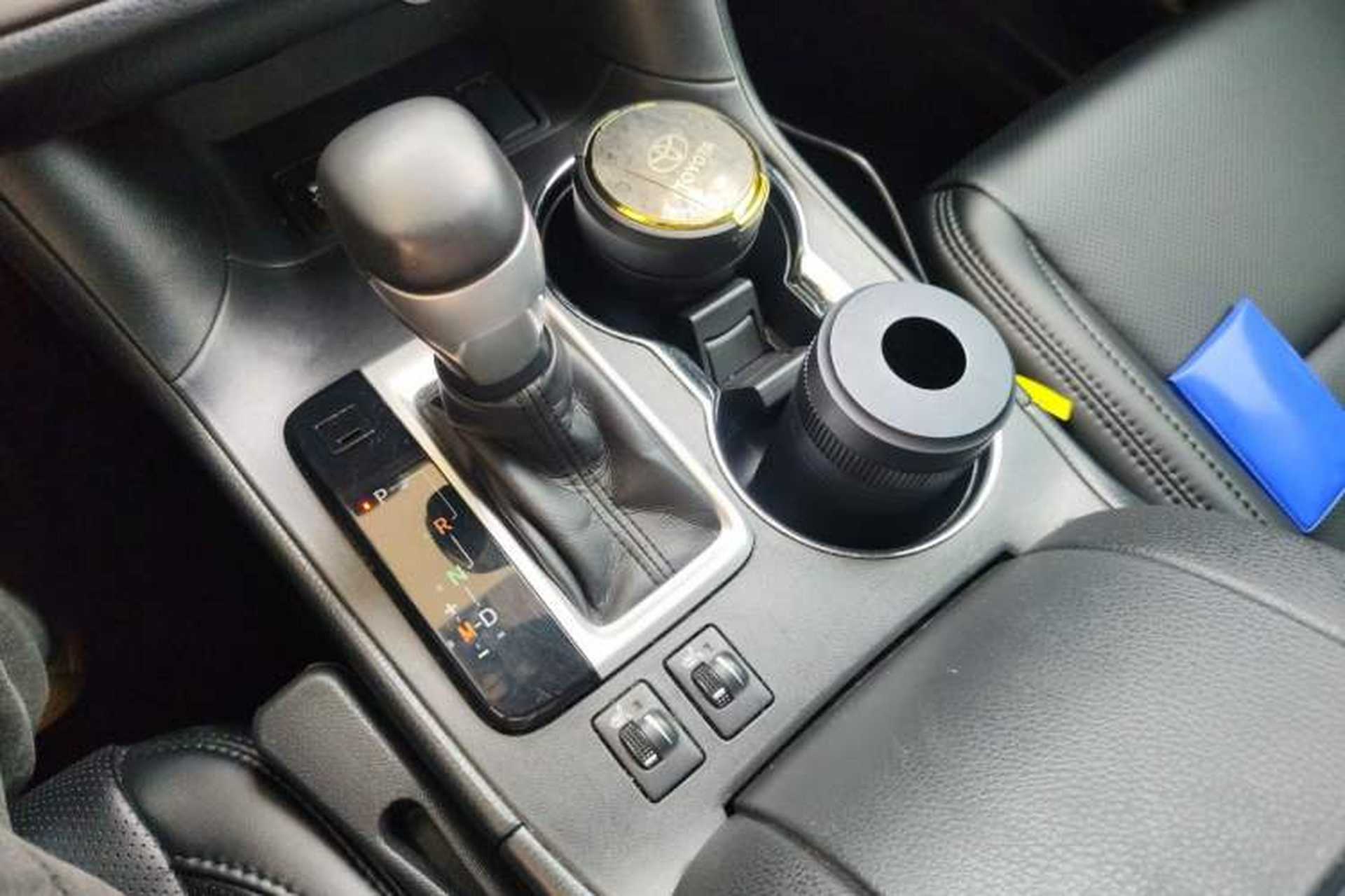 Used Toyota Highlander 2017 2.0T Two-Wheel Drive Luxury Edition 7 Seats Gear Lever