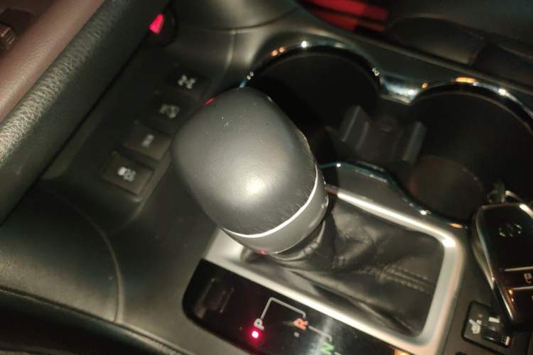 Used Toyota Highlander 2017 2.0T Four-Wheel Drive Luxury Edition 7 Seats Gear Lever