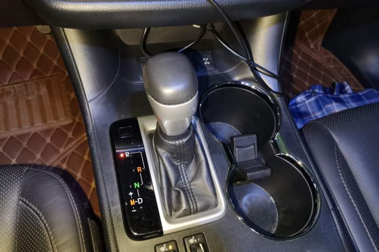 Used Toyota Highlander 2017 2.0T Four-Wheel Drive Luxury Edition 7 Seats Gear Lever