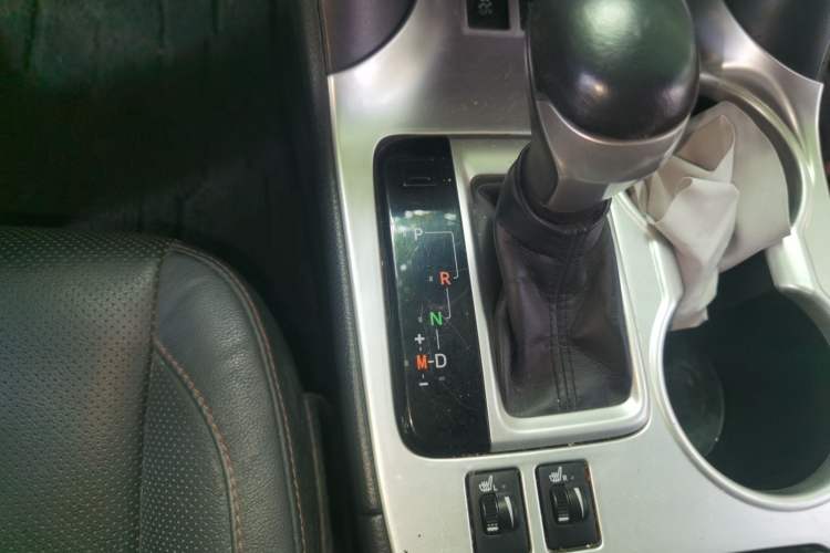 Used Toyota Highlander 2017 2.0T Two-Wheel Drive Luxury Edition 7 Seats Gear Lever