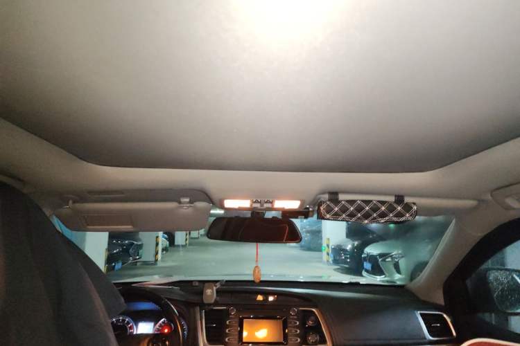 Used Toyota Highlander 2017 2.0T Two-Wheel Drive Luxury Edition 7 Seats Headliner