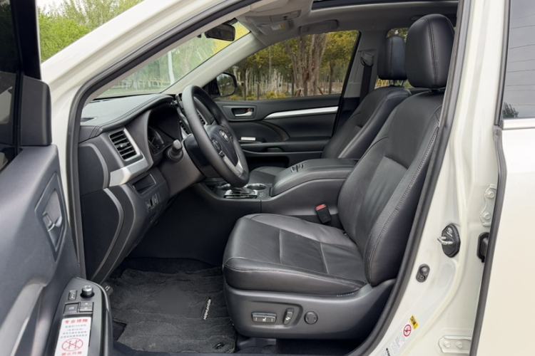 Used Toyota Highlander 2017 2.0T Four-Wheel Drive Luxury Edition 7 Seats Interior 1