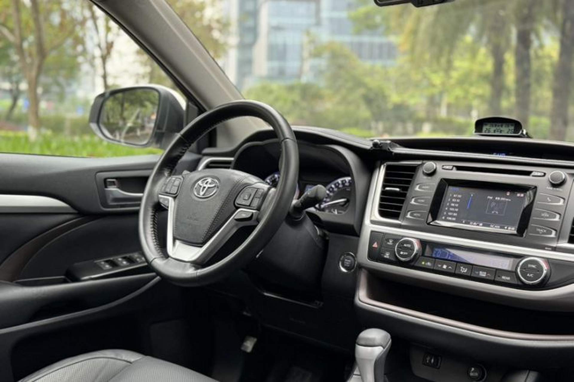 Used Toyota Highlander 2017 2.0T Four-Wheel Drive Luxury Edition 7 Seats Interior 11