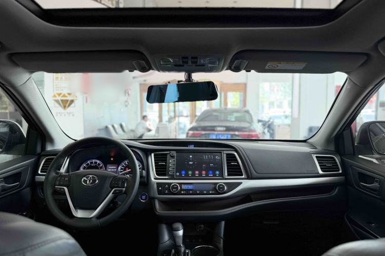 Used Toyota Highlander 2017 2.0T Four-Wheel Drive Luxury Edition 7 Seats Interior 2