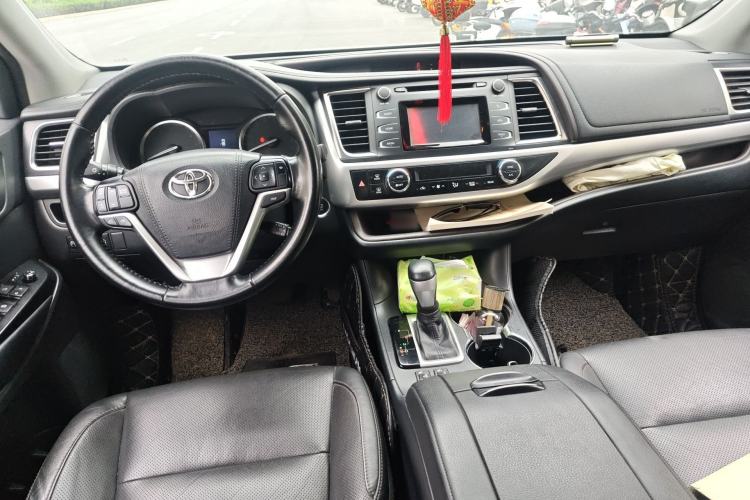Used Toyota Highlander 2017 2.0T Four-Wheel Drive Luxury Edition 7 Seats Interior 2