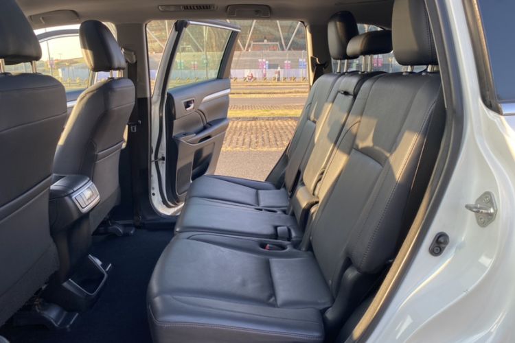 Used Toyota Highlander 2017 2.0T Two-Wheel Drive Luxury Edition 7 Seats Interior 3