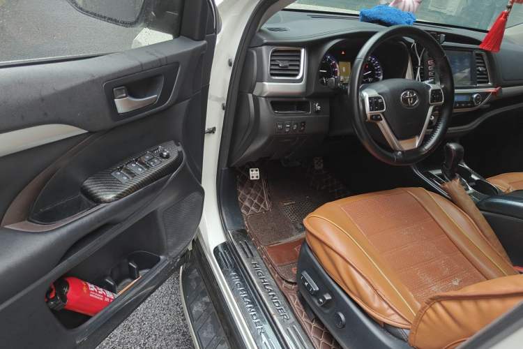 Used Toyota Highlander 2017 2.0T Four-Wheel Drive Luxury Edition 7 Seats Interior 3