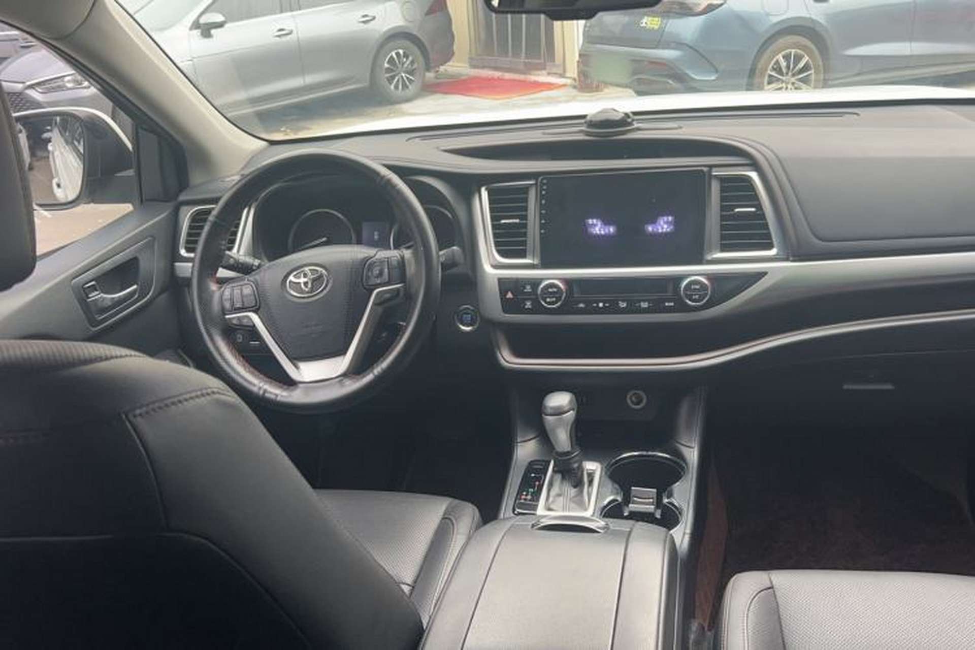 Used Toyota Highlander 2017 2.0T Two-Wheel Drive Luxury Edition 7 Seats Interior 3