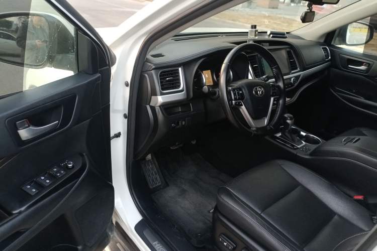 Used Toyota Highlander 2017 2.0T Four-Wheel Drive Luxury Edition 7 Seats Interior 3