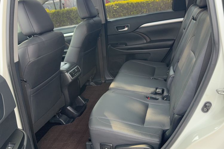 Used Toyota Highlander 2017 2.0T Four-Wheel Drive Luxury Edition 7 Seats Interior 3