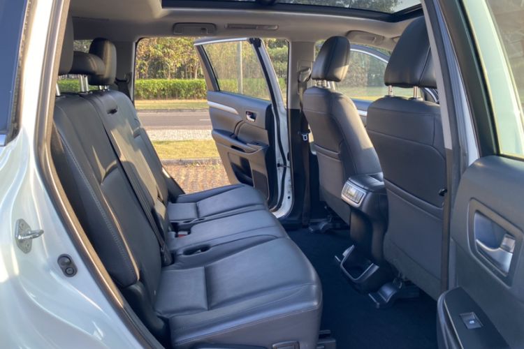 Used Toyota Highlander 2017 2.0T Two-Wheel Drive Luxury Edition 7 Seats Interior 4