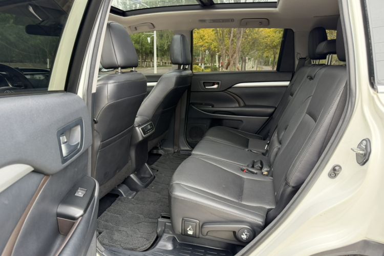 Used Toyota Highlander 2017 2.0T Four-Wheel Drive Luxury Edition 7 Seats Interior 4