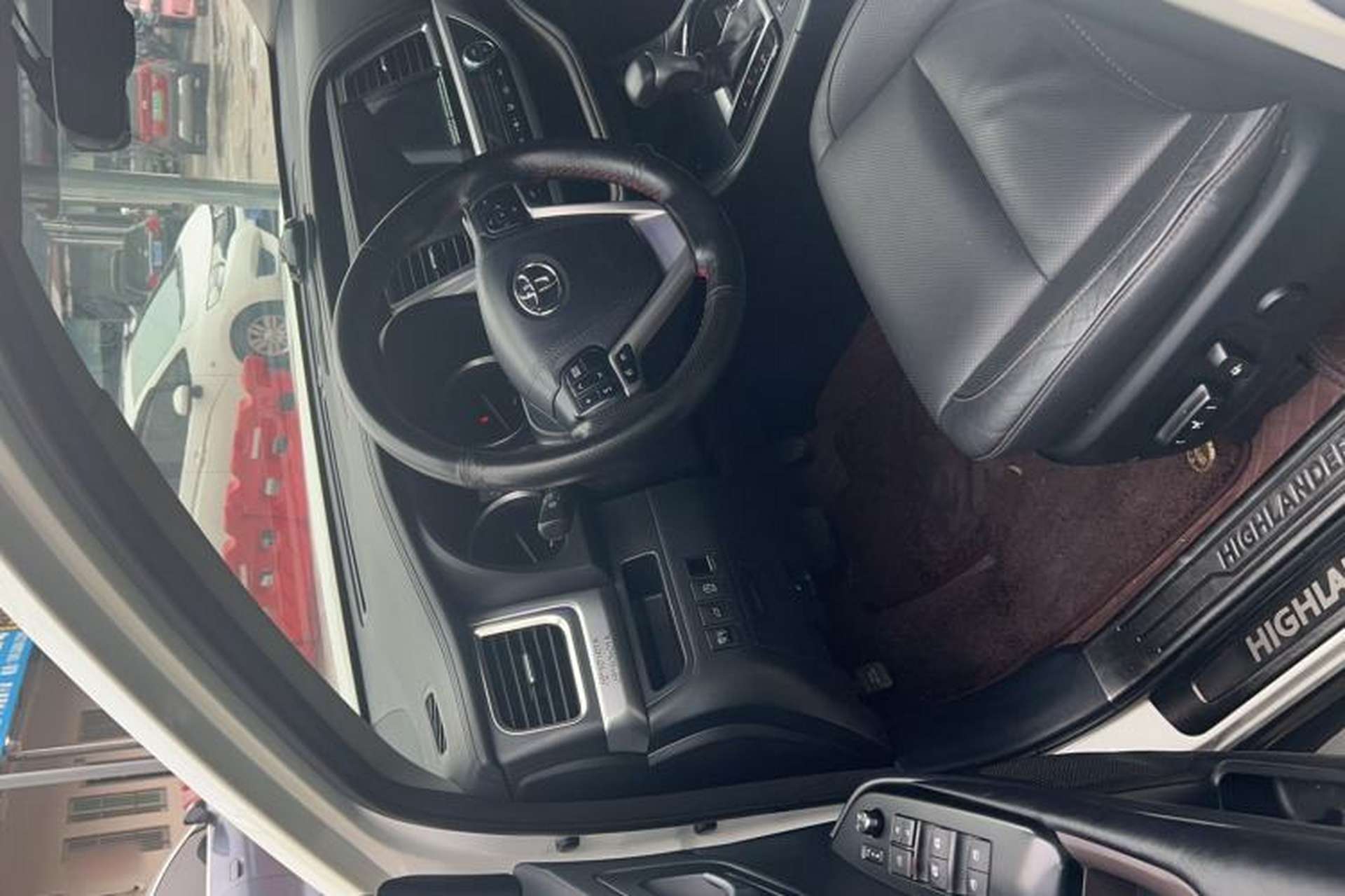 Used Toyota Highlander 2017 2.0T Two-Wheel Drive Luxury Edition 7 Seats Interior 4