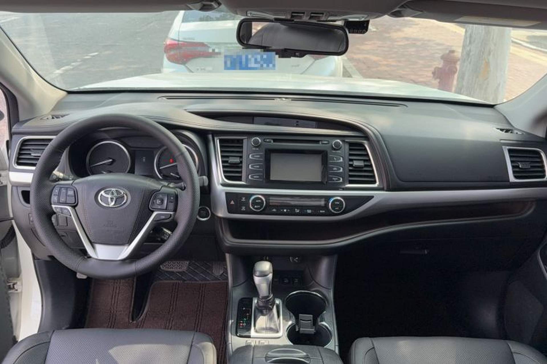 Used Toyota Highlander 2017 2.0T Four-Wheel Drive Luxury Edition 7 Seats Interior 4