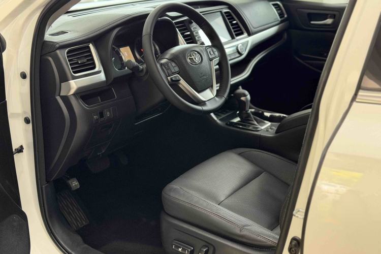Used Toyota Highlander 2017 2.0T Four-Wheel Drive Luxury Edition 7 Seats Interior 8