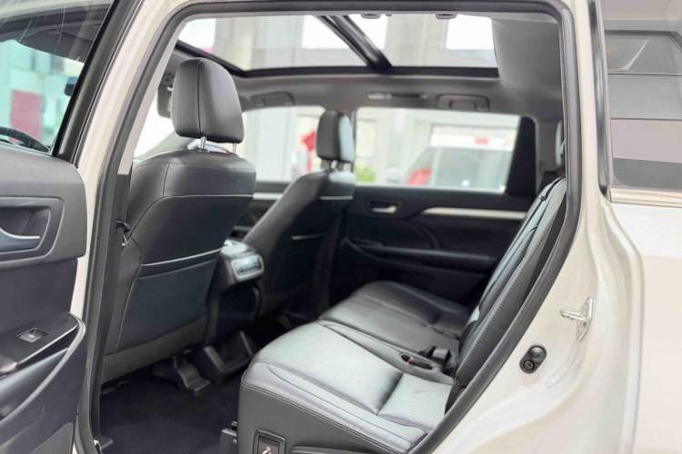 Used Toyota Highlander 2017 2.0T Four-Wheel Drive Luxury Edition 7 Seats Interior 9