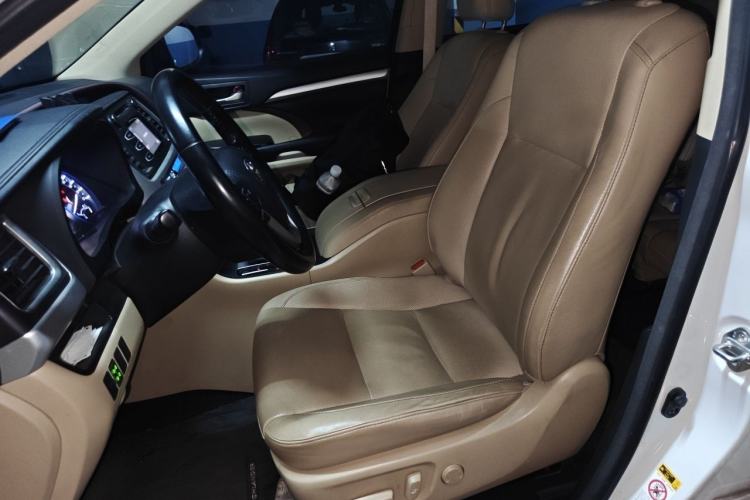 Used Toyota Highlander 2017 3.5L 4x4 Luxury Edition 7-seater Left Front Seat
