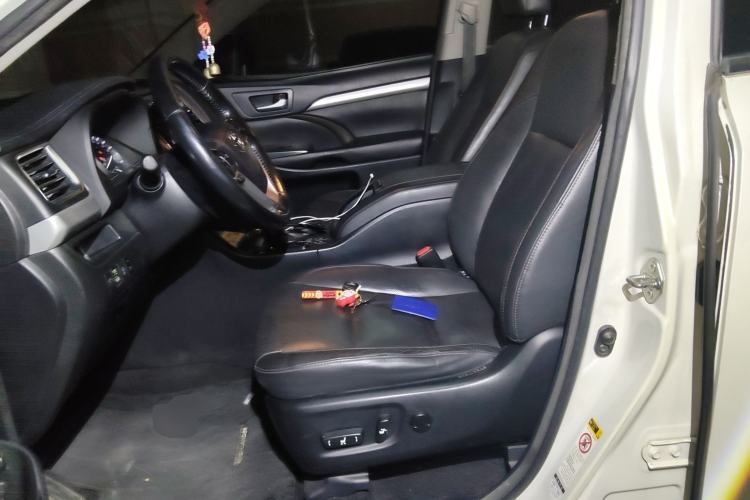 Used Toyota Highlander 2017 2.0T Four-Wheel Drive Luxury Edition 7 Seats Left Front Seat