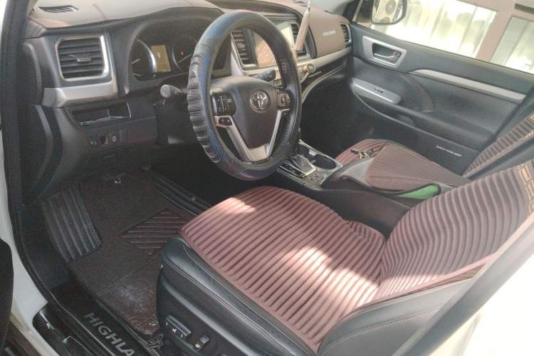 Used Toyota Highlander 2017 2.0T Two-Wheel Drive Luxury Edition 7 Seats Left Front Seat