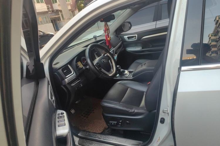 Used Toyota Highlander 2017 2.0T Four-Wheel Drive Luxury Edition 7 Seats Left Front Seat
