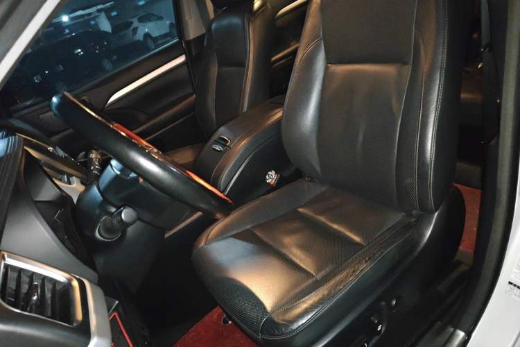 Used Toyota Highlander 2017 2.0T Four-Wheel Drive Luxury Edition 7 Seats Left Front Seat