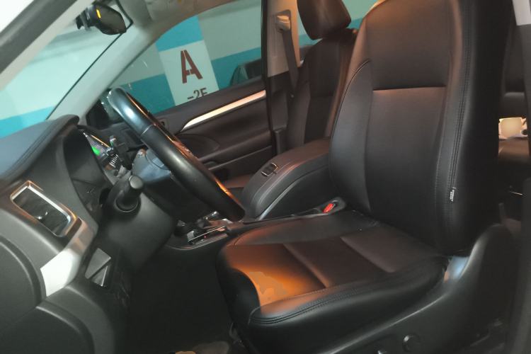 Used Toyota Highlander 2017 2.0T Two-Wheel Drive Luxury Edition 7 Seats Left Front Seat